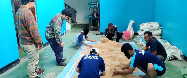 Pelatihan Budidaya Jamur: Pemberdayaan Anak Binaan melalui Kolaborasi PKBI Jawa Barat dan LPKA Bandung.