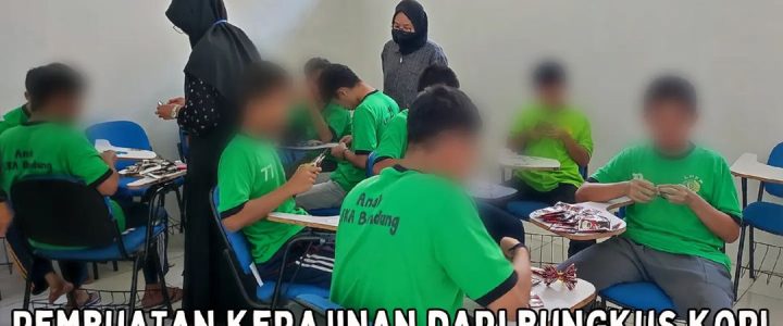 Pembuatan Kerajinan Tangan dari Bungkus Kopi bersama PKBI