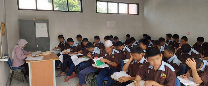 Pelaksanaan Ujian Paket A, B, C, dan SMA Nasional di LPKA Bandung
