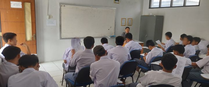 Pelaksanaan Ujian SMA bagi Anak Binaan di LPKA Bandung