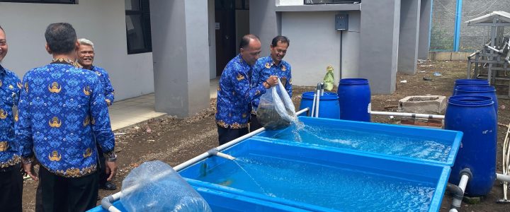 Penebaran 1.300 Bibit Ikan di LPKA Bandung, Dukung Ketahanan Pangan