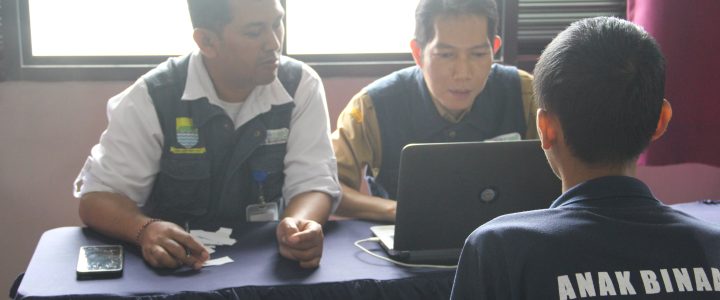 LPKA Bandung Fasilitasi Perekaman E-KTP bagi Anak Binaan Bekerja Sama dengan Disdukcapil Kota Bandung LPKA Bandung Fasilitasi Perekaman E-KTP bagi Anak Binaan Bekerja Sama dengan Disdukcapil Kota Bandung