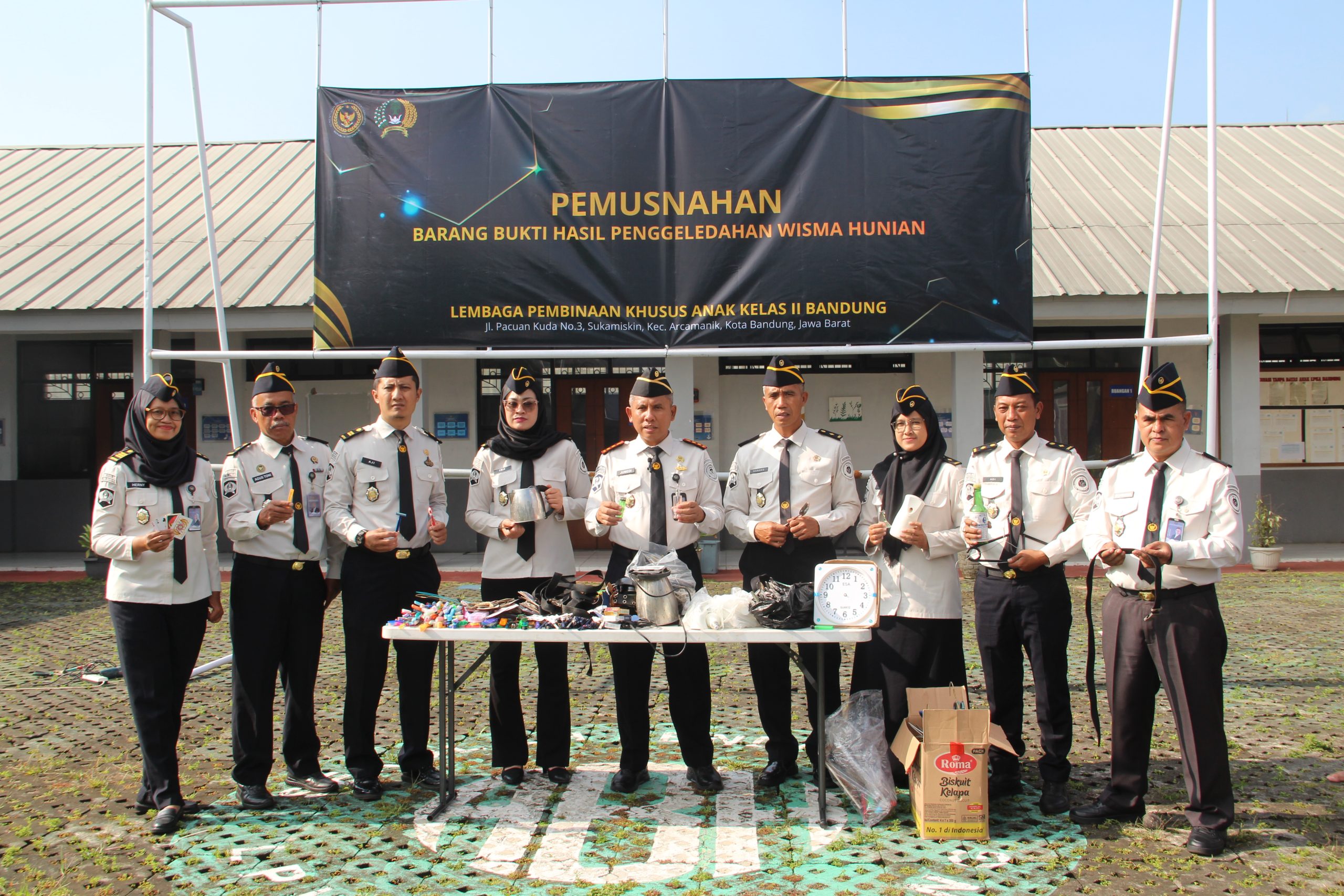 LPKA Bandung Laksanakan Pemusnahan Barang Bukti Hasil Penggeledahan Wisma Hunian