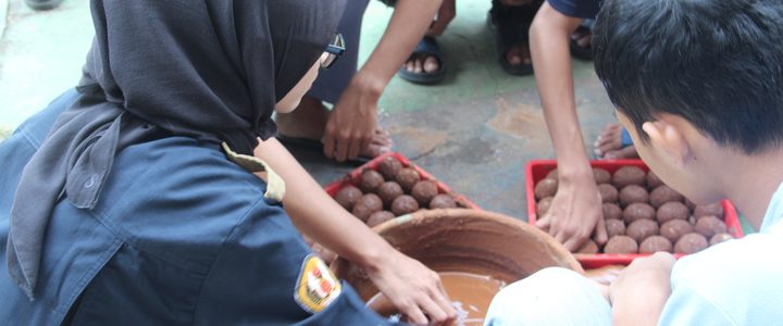 Asah Keterampilan dan Kemandirian, Anak Binaan LPKA Bandung Ikuti Pelatihan Pembuatan Telur Asin